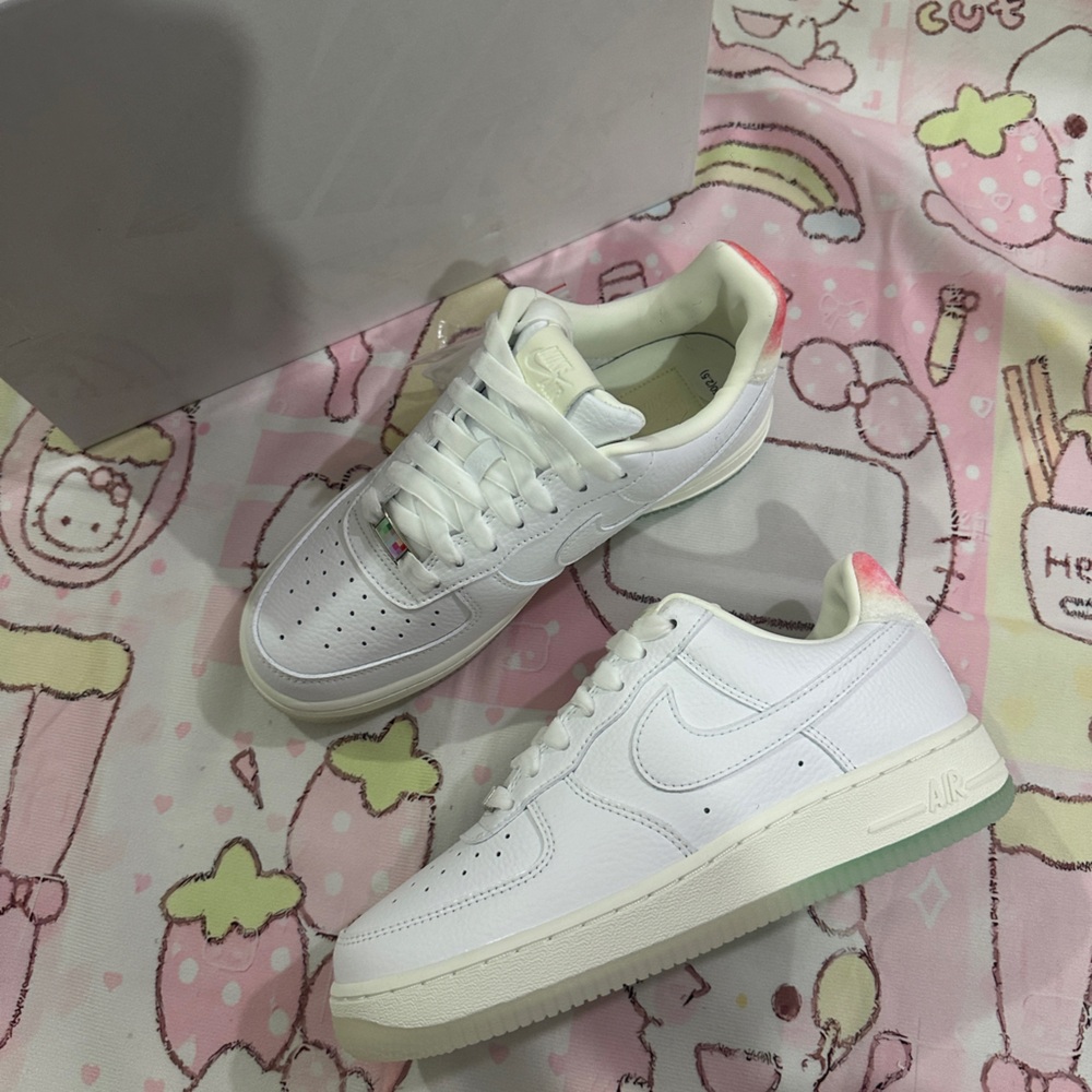 Nike Men’s White Sneakers with Pink Heel Accent